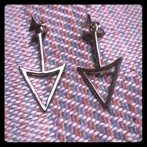 NWOT ❤️ ARROW EARRINGS ❤️